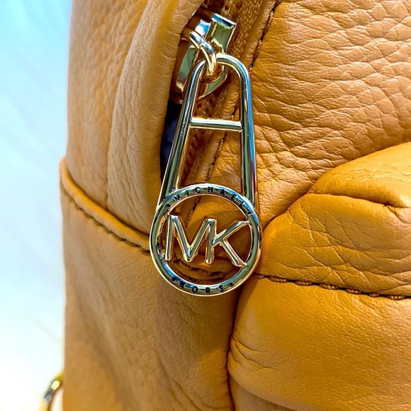 🧡🍊Authentic Michael Kors convertible backpack 🧡🍊 - Picture 9 of 12